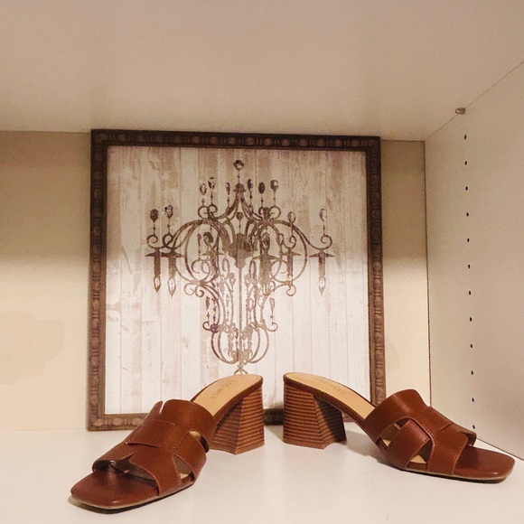 Elegant Nine West Brown Block Heel Sandals - Picture 4 of 6